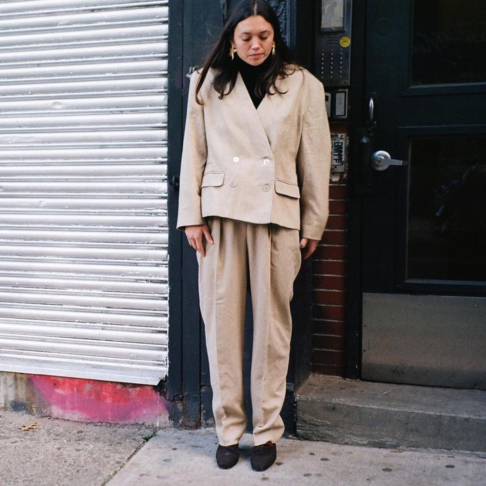 Vintage JH Collectible Beige Pant Suit. Size 14 / M-L